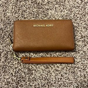 Michael Kors Zip Wallet